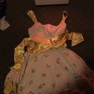 White and yellow flower printed dress